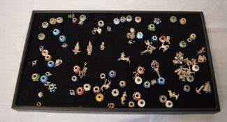Tray of assorted beads & silver charms