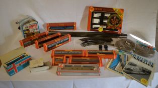 Lg collection of Hornby model trains, inc Hornby 6220 Coronation, many boxed carriages, track, H & M