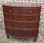 Vict mah veneer bow fronted chest of drawers on turned legs