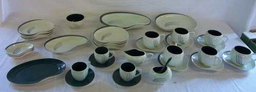 Carlton ware green windswept Australian design pt dinner/tea set approx 39 pieces