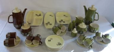 Carlton ware retro green & brown pt tea service with abstract and geometric designs approx 37