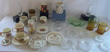 Box of royal commemorative ware inc Aynsley, Wedgwood & Royal Worcester