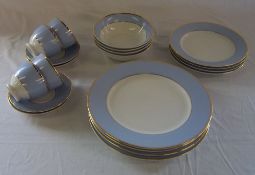 Doulton blue and white pt dinner service approx 20 pieces