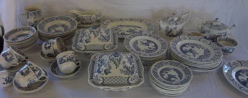 Furnivals/Masons Old Chelsea dinner/tea service approx 72 pieces