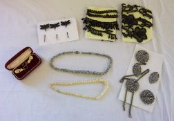 Various costume jewellery