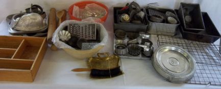 Box of vintage kitchenalia inc crumb tray, glass mixing bowls, baking tins etc