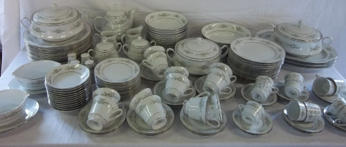 Noritake 'Melissa' pt dinner/tea set approx 123 pieces