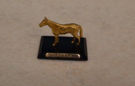 9ct gold 'Dahlia' horse figure on base