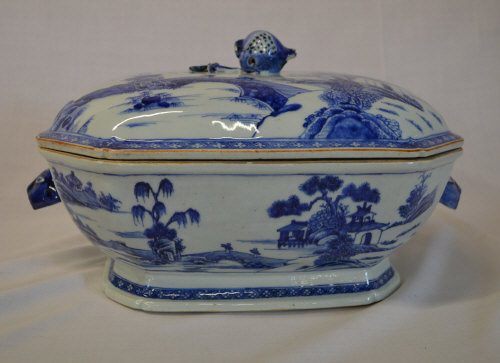 18th cent Chinese tureen with pomegranate finial & rabbit handles (damage to finial).