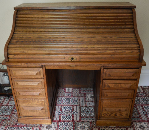 Early 20th cent Oak American roll top desk.