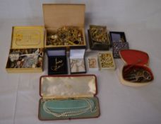 Lg variety of costume jewellery & jewellery boxes