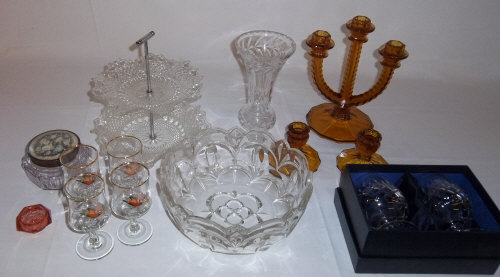 Assorted glassware inc cake stand & brandy glasses