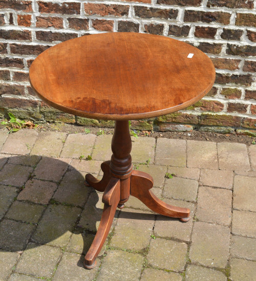 Vict mah tilt top occ table with sabre legs