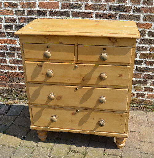 Vict pine chest of drawers