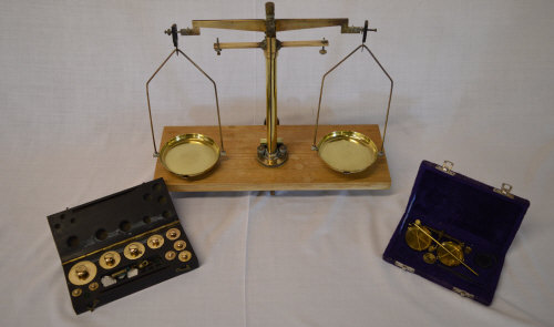 Balance scales with weights & sm jewellers scales