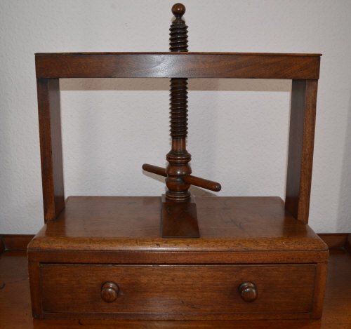 Early 19th cent mah clothes press