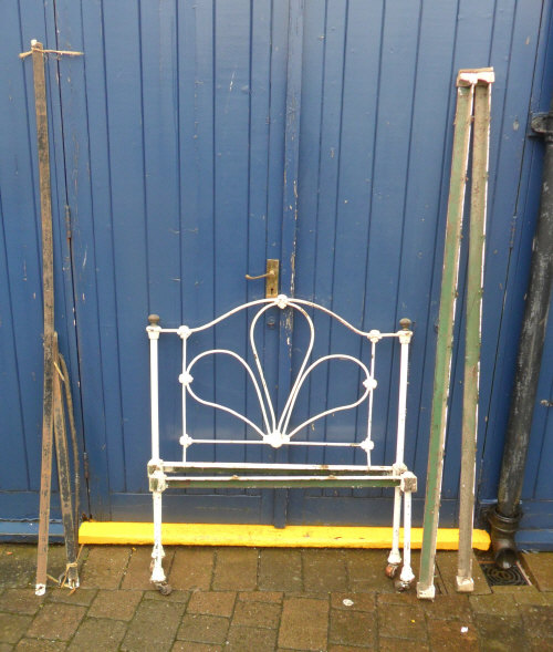 Vict cast iron single bed