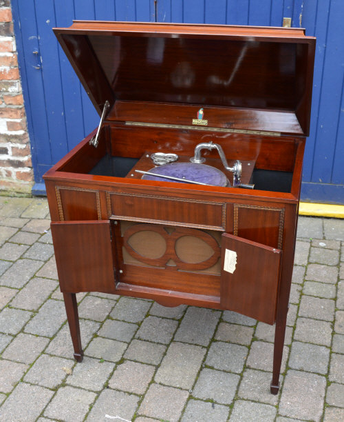 Dulcetto gramophone unit with 4 boxes of records & original manufactures catalogue