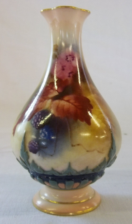 Royal Worcester specimen Vase with 1907 date mark  4.5" tall