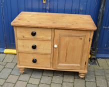 Vict pine cabinet