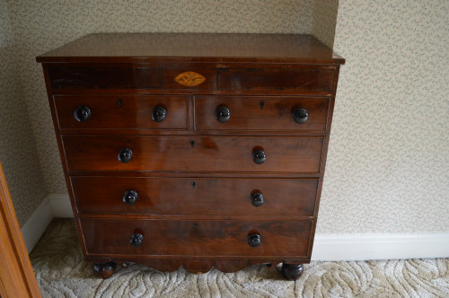 Geo mah chest of drawers with concealed draws & replacement feet