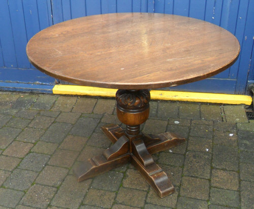 Oak round breakfast table