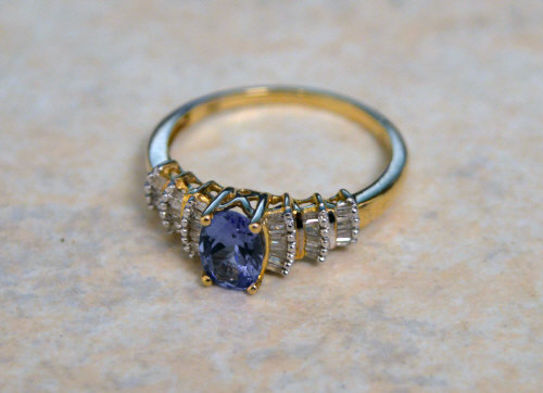 9ct gold tanzanite & diamond ring, size O