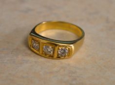 Gents 18ct gold 3 stone diamond ring with 1ct of diamonds, size W