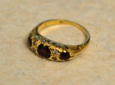 9ct gold garnet & diamond ring, size M