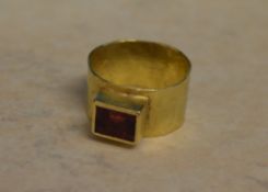 Disa Allsopp 18ct gold hand made ladies ring with pink tourmaline, size N 1/2