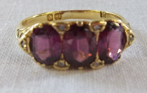 9ct gold almadine garnet ring, size O