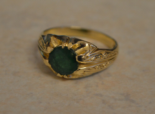 Mens gold & 3ct emerald ring, size X