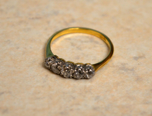 18ct gold 5 stone diamond ring, Approx 0.5ct diamonds, size R