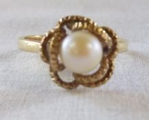 9ct gold single pearl ring, size P