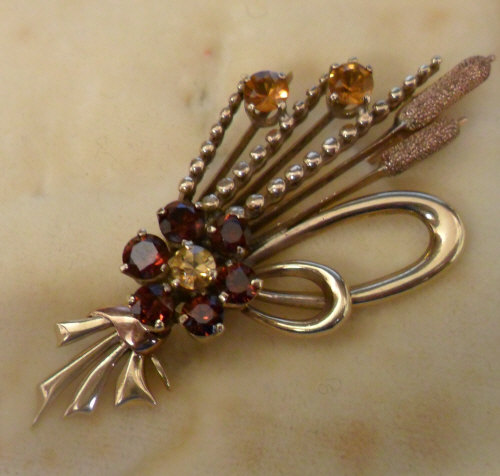 Gold bullrush brooch