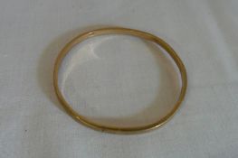 9ct gold bangle, approx weight 4g