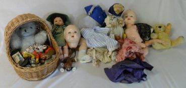 2 pedlar dolls, vintage teddy, Pelham puppet, cradle and 3 other dolls