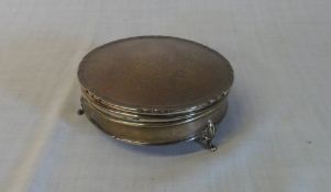 Silver table compact (broken hinge), approx weight 7.0oz