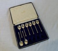8 silver spoons in case, London 1862-64, approx weight 2.6oz