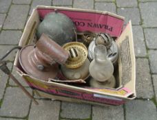 Box of brass inc paraffin lamp etc