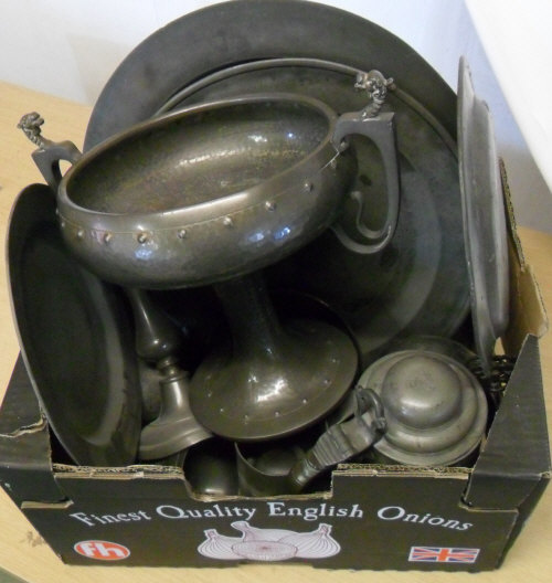 Pewter inc plates, tankard etc