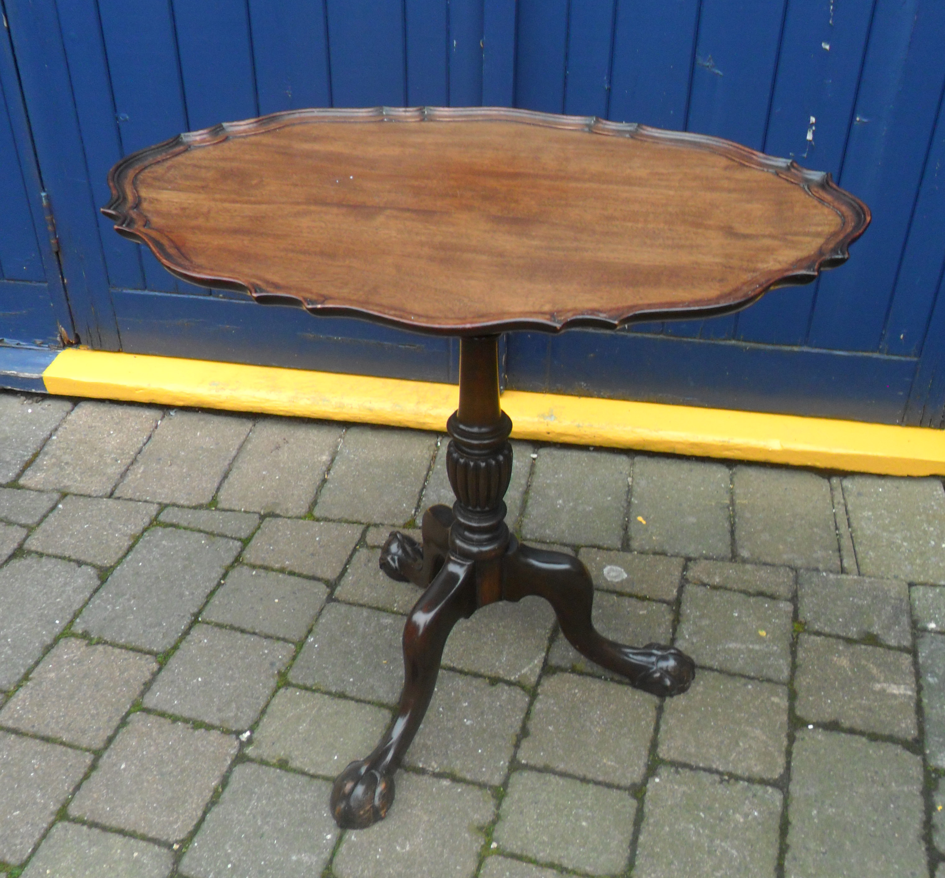 Mah Chippendale style tilt top pedestal table with pie crust edge