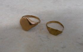 2 9ct gold rings, approx weight 7g