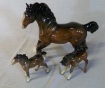 Lg Beswick horse and two Beswick foals (af)
