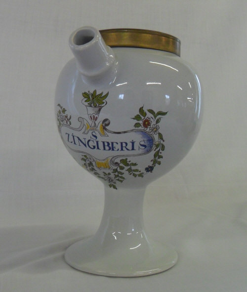 Chemist display jar marked 'Zingiberis'