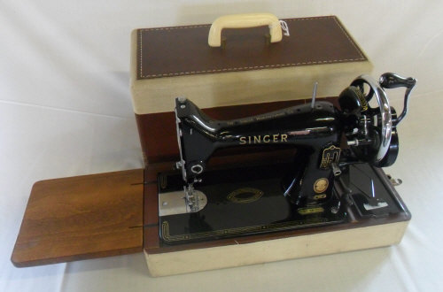 Singer sewing machine with case