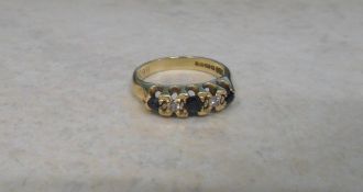 18ct gold sapphire & diamond ring, Approx size L