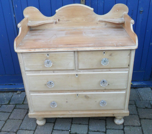 Vict pine chest of drawers/wash stand with glass knobs