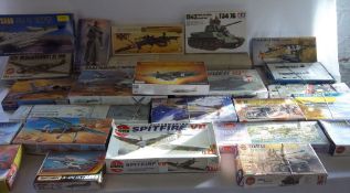 Airfix / Matchbox / Academy kits, approx 24 boxed kits inc German Machine Gunner, tanks, aircraft,