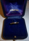 9ct gold wedding band, size approx L, wt approx 2.3g